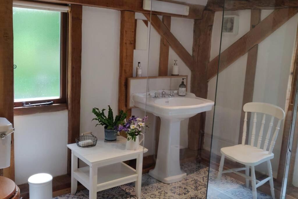 Cosy Listed Barn In Peaceful Country Village Granborough المظهر الخارجي الصورة