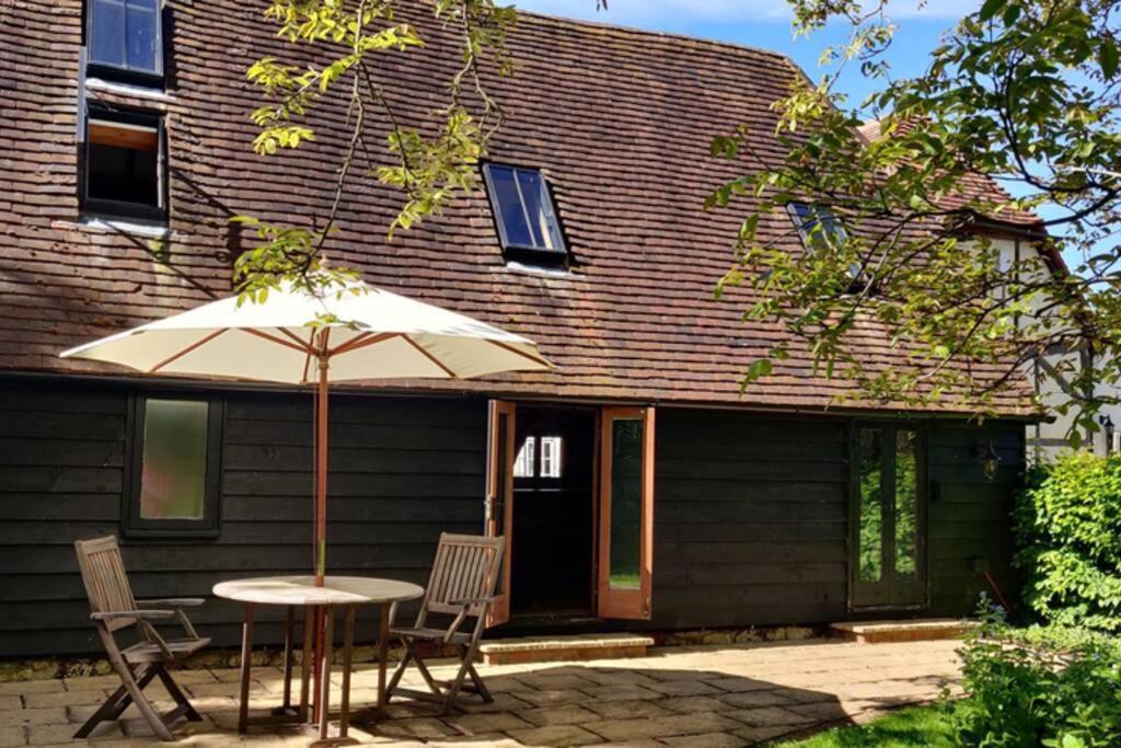 Cosy Listed Barn In Peaceful Country Village Granborough المظهر الخارجي الصورة